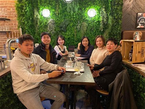 Công Phượng, Đoàn Văn Hậu khoe ảnh đón Halloween đầu tiên ở châu Âu