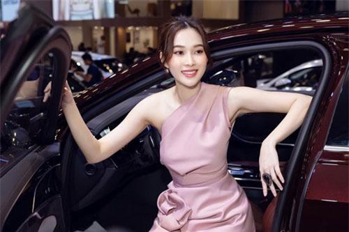 Dàn hoa hậu, á hậu làm mẫu quảng cáo xe gợi cảm vô đối