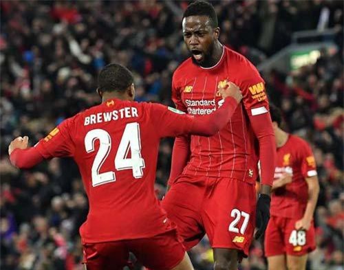 Fan Liverpool đòi CLB dựng tượng cho 'huyền thoại' vẫn đang thi đấu