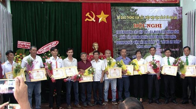 Gia Lai: Tuyên dương các doanh nghiệp vận tải và lái xe an toàn