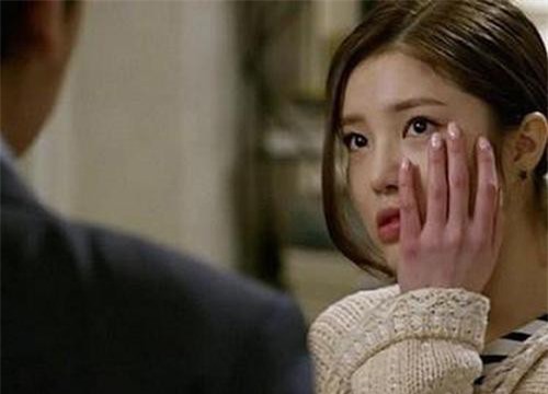 Mẹ từ quê lên chơi, nhìn mâm cơm linh đình vợ chuẩn bị chồng liền tung cú tát giáng trời