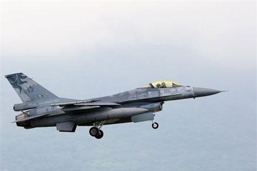 Mệt mỏi chờ đợi Mỹ, Đài Loan tự tay nâng cấp F-16 dễ dàng
