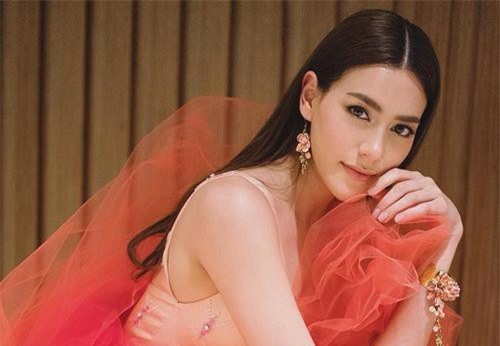 Mỹ nhân Thái Lan Anne Woltemas 'đốn tim' khán giả Việt trong 'Khi người đàn ông yêu'