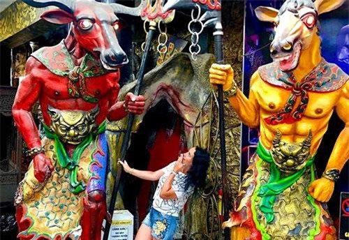 Ngôi chùa nổi tiếng ở Đà Lạt được gọi là chùa Ve Chai vì lý do độc đáo này