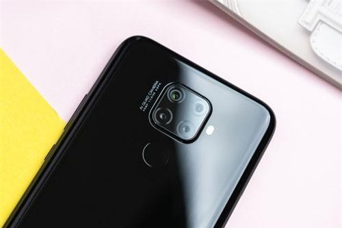Smartphone 4 camera sau, pin 4.000 mAh, RAM 6 GB, giá hơn 5 triệu