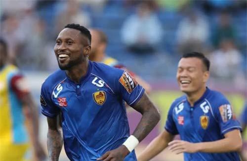 Thực hư vụ tiền đạo Samson vi phạm quy chế thi đấu ở Cúp Quốc gia?