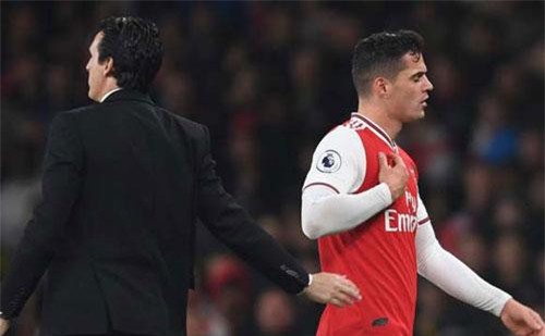 Xhaka bị loại khỏi đội hình Arsenal