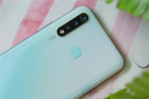 Cận cảnh smartphone tầm trung 'ngon, bổ, rẻ' bậc nhất tại Việt Nam