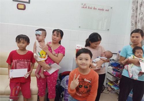 Con trai MC Hồng Phúc từ chối việc bố tổ chức tiệc sinh nhật để dành tiền làm từ thiện cho trẻ bị tim