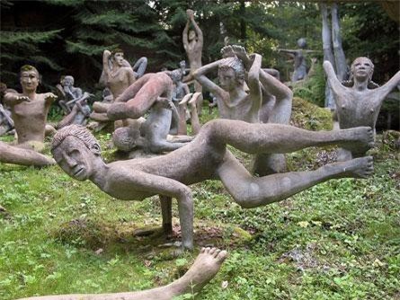 Kỳ bí vườn điêu khắc khiến bạn nổi da gà khi lạc vào