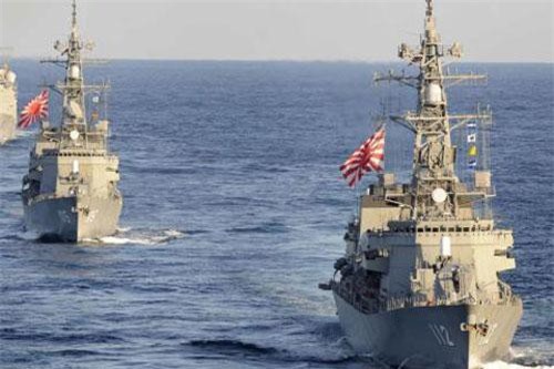 Nhật Bản bộc lộ tham vọng quân sự