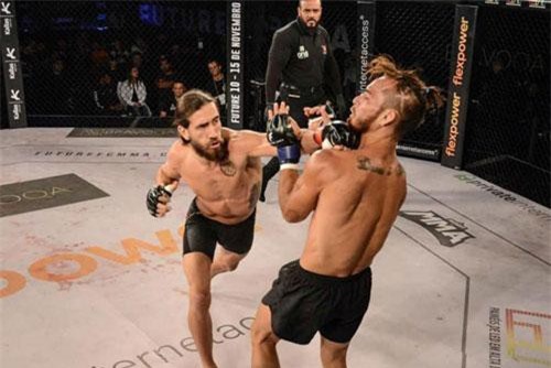 Võ sĩ Brazil ra đòn như 'vũ bão' khiến đối thủ bất tỉnh