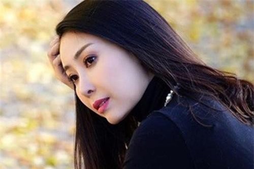 Cu&#x1ED9;c &#x111;&#x1EDD;i &#x111;&#x1EA7;y th&#x103;ng tr&#x1EA7;m c&#x1EE7;a H&#xE0; Ki&#x1EC1;u Anh - hoa h&#x1EAD;u c&#xF3; xu&#x1EA5;t th&#xE2;n &#x27;kh&#x1EE7;ng&#x27; nh&#x1EA5;t nh&#xEC; showbiz Vi&#x1EC7;t