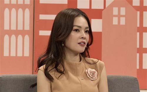 Dương Cẩm Lynh bị bầm dập, mỗi ngày chỉ ngủ 1-2 tiếng vì lý do này