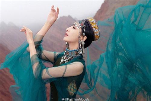 Không phải Địch Lệ Nhiệt Ba, đây mới là mỹ nhân Tân Cương đẹp nhất Cbiz