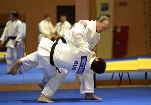 Nga công bố hồ sơ mật của Tổng thống Putin thời còn làm điệp viên, thành tích võ thuật khiến ai cũng ngỡ ngàng