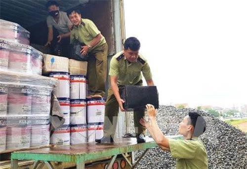 Phát hiện hơn 3.000 chai rượu ngoại nhập lậu tại Quảng Bình