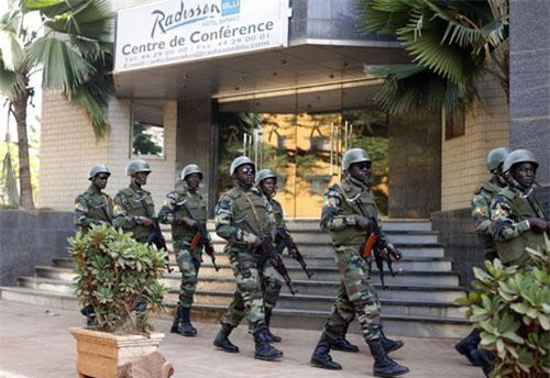 Tấn công khủng bố vào căn cứ quân sự ở Mali, hơn 50 binh sĩ thiệt mạng