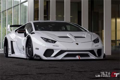 'Bộ cánh' Liberty Walk của Lamborghini Huracan đắt ngang siêu xe