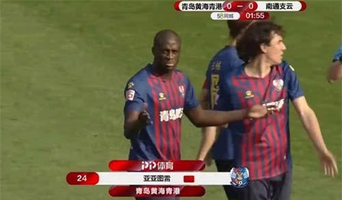 Đá trận cuối tại Trung Quốc, cựu sao Barca lĩnh thẻ đỏ chỉ sau 10 giây