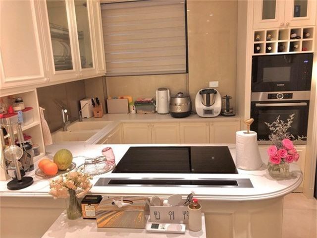 Ngắm căn hộ ấm cúng, ngập tràn sắc vàng của BTV Diệp Chi