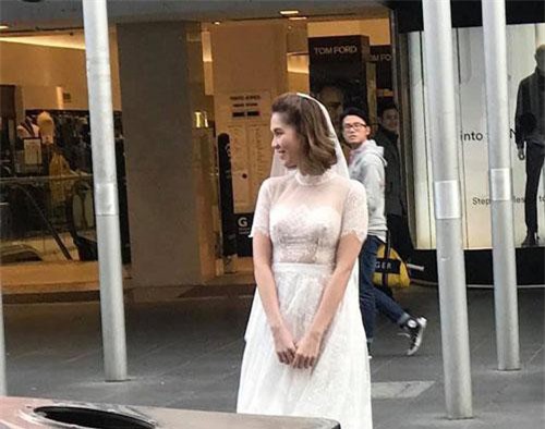 Ngọc Trinh bị bóc mẽ ngoại hình ngoài đời không như là mơ khi diện váy cưới