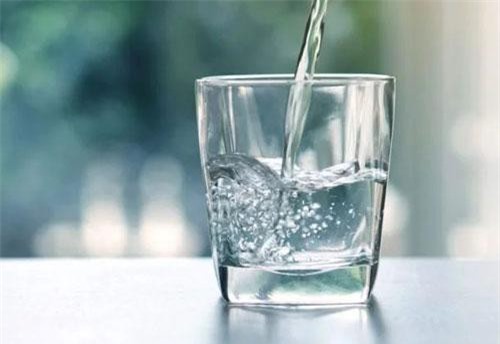 Nguyên nhân và cách đối phó với môi khô, nứt nẻ mùa thu hanh