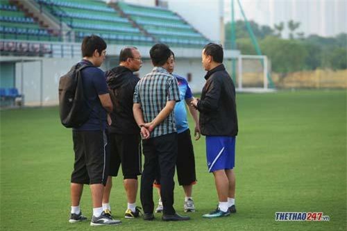 Thầy Park cử trinh thám soi giò Thái Lan và UAE