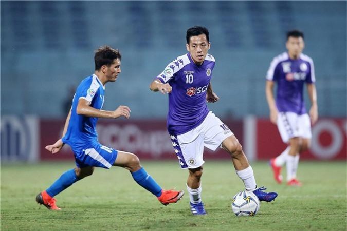 Văn Quyết gửi tâm thư xúc động đến đội bóng xuống hạng V.League