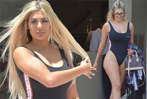 Vóc dáng phồn thực 'nhức mắt' của sao truyền hình 9x