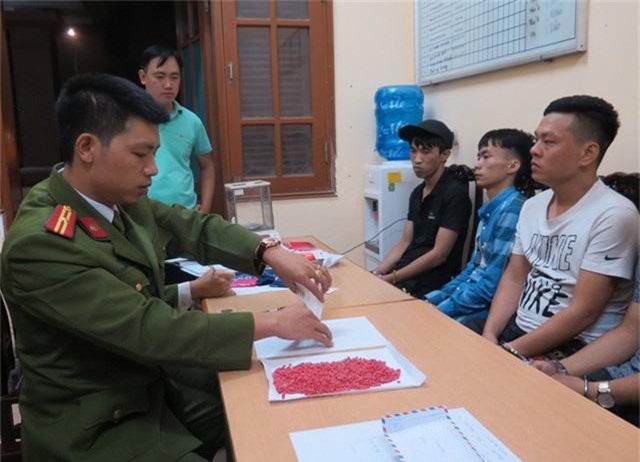 Bắt 5 đối tượng, thu giữ khối lượng lớn ma túy - Ảnh 3. Bắt 5 đối tượng, thu giữ khối lượng lớn ma túy - Ảnh 3.