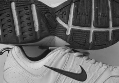 Hà Nội: Thu giữ hơn 2.200 đôi giày nghi giả các nhãn hiệu nổi tiếng