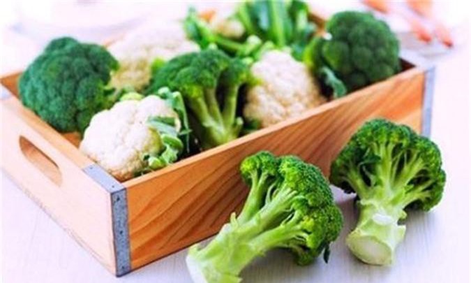 Súp lơ có cả loại xanh và trắng.