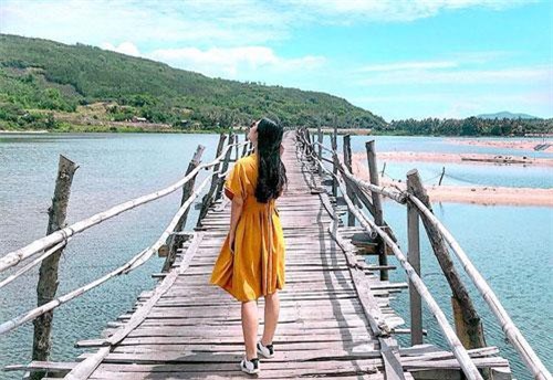 Cầu gỗ dài nhất Việt Nam được nhiều các bạn trẻ tìm đến check-in