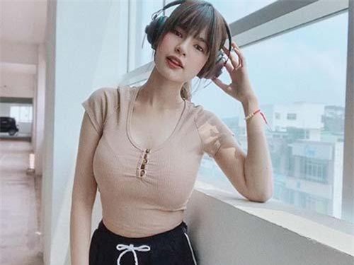 'Nữ thần bóng rổ' khiến ai cũng ngẩn ngơ vì body 'thiêu đốt mọi ánh nhìn'