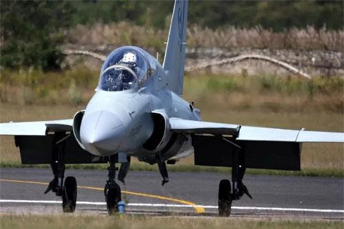 Trung Quốc lại cho ra lò máy bay mới, cả thế giới giật mình