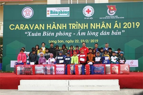 'Caravan - Hành trình nhân ái 2019': Tiếp thêm động lực cho nhân dân và cán bộ, chiến sĩ ở khu vực biên giới
