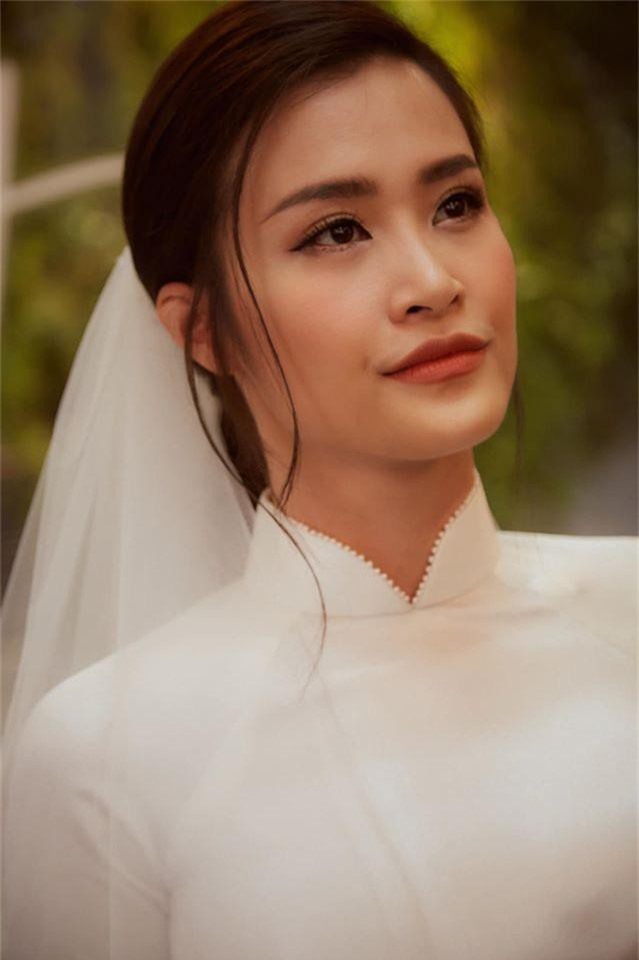 Diện áo dài giản dị, Đông Nhi đẹp xuất thần trong lễ rước dâu - Ảnh 10. Diện áo dài giản dị, Đông Nhi đẹp xuất thần trong lễ rước dâu - Ảnh 10.