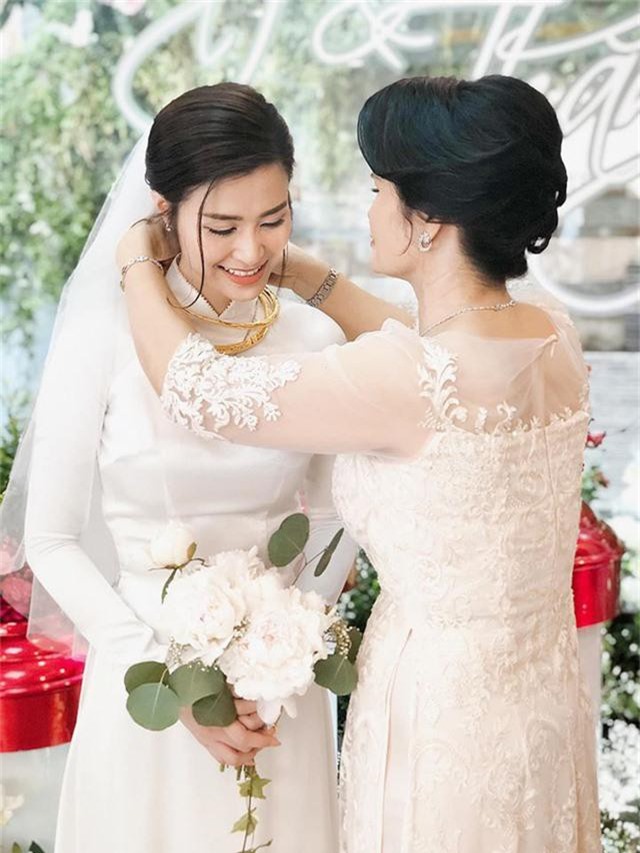 Diện áo dài giản dị, Đông Nhi đẹp xuất thần trong lễ rước dâu - Ảnh 3. Diện áo dài giản dị, Đông Nhi đẹp xuất thần trong lễ rước dâu - Ảnh 3.