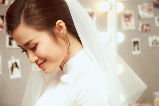 Diện áo dài giản dị, Đông Nhi đẹp xuất thần trong lễ rước dâu - Ảnh 7. Diện áo dài giản dị, Đông Nhi đẹp xuất thần trong lễ rước dâu - Ảnh 7.