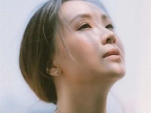 Đừng thấy Khuê 'quê mùa' mà 'khinh', style ngoài đời của Hồng Diễm sang chảnh ngút ngàn
