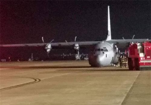 'Lực sĩ bay' C-130J của Mỹ gãy càng trước, mài mặt xuống đường băng