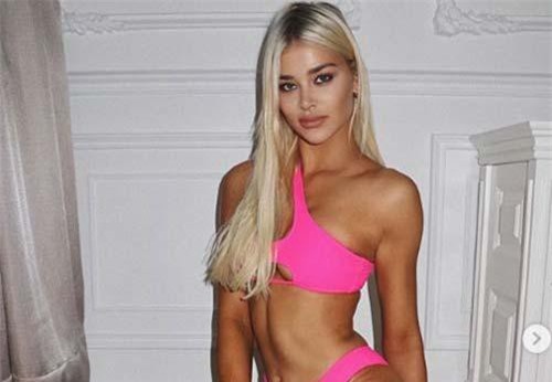 Chán cơm thèm phở, 'bom xịt' của Real bỏ vợ trẻ con thơ theo 'gái già'