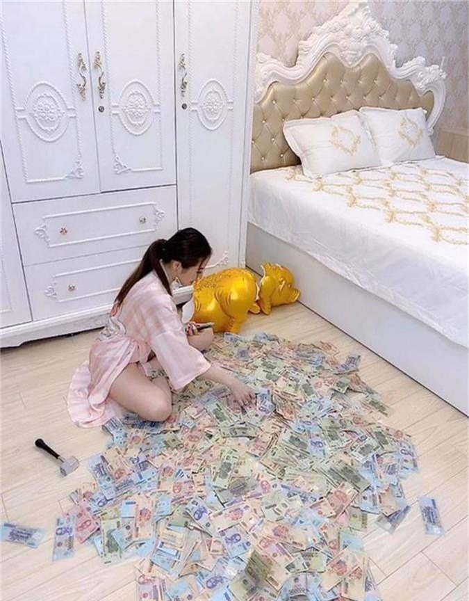 Gái xinh Sài Gòn đập lợn tiết kiệm 11 tháng được 2,8 tỷ nhưng dân tình lại ngay lập tức nhìn ra điểm sai quá sai - Ảnh 1. Gái xinh Sài Gòn đập lợn tiết kiệm 11 tháng được 2,8 tỷ nhưng dân tình lại ngay lập tức nhìn ra điểm sai quá sai - Ảnh 1.