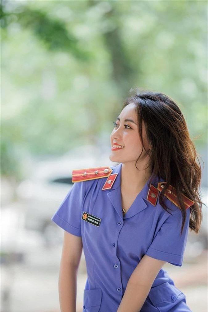 Nữ kiểm sát viên 9X khiến dân tình xốn xang vì quá xinh lại còn giỏi - Hình 3 Nu kiem sat vien 9X khien dan tinh xon xang vi qua xinh lai con gioi-Hinh-3