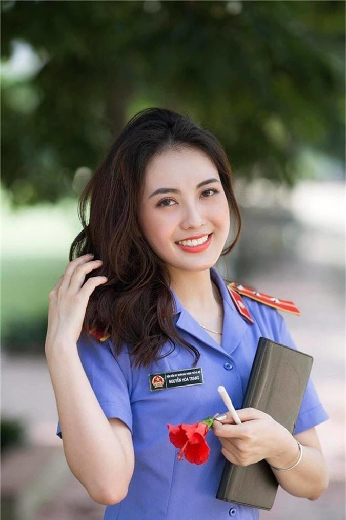 Nữ kiểm sát viên 9X khiến dân tình xốn xang vì quá xinh lại còn giỏi - Hình 5 Nu kiem sat vien 9X khien dan tinh xon xang vi qua xinh lai con gioi-Hinh-5