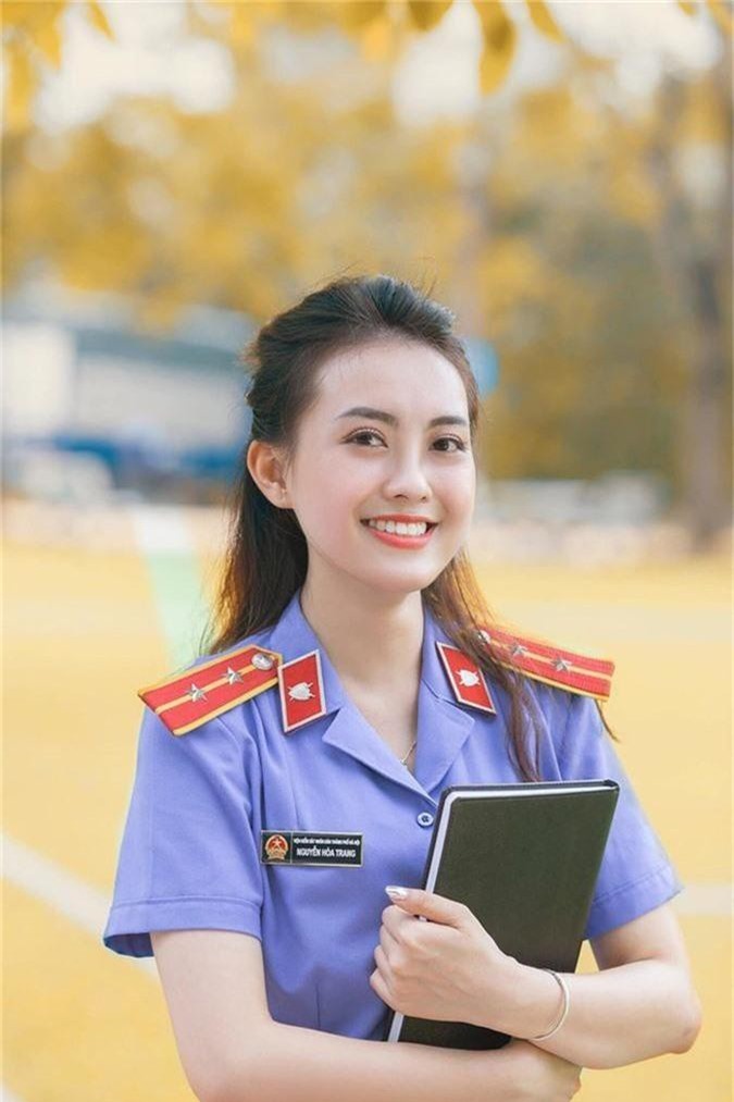 Nữ kiểm sát viên 9X khiến dân tình xốn xang vì quá xinh lại còn giỏi - Hình 7 Nu kiem sat vien 9X khien dan tinh xon xang vi qua xinh lai con gioi-Hinh-7