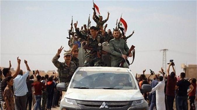 Trở lại Tal Tamr, quân đội Syria mang theo nhiều vũ khí hạng nặng - Hình 10 Tro lai Tal Tamr, quan doi Syria mang theo nhieu vu khi hang nang-Hinh-10