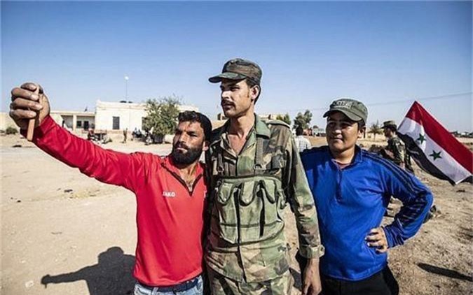 Trở lại Tal Tamr, quân đội Syria mang theo nhiều vũ khí hạng nặng - Hình 4 Tro lai Tal Tamr, quan doi Syria mang theo nhieu vu khi hang nang-Hinh-4