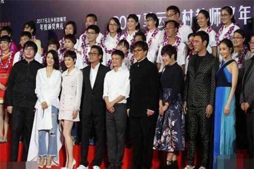 'Tỷ phú giàu nhất Trung Quốc' được Lý Liên Kiệt ra sức bảo vệ, nửa làng giải trí Hoa ngữ muốn kết thân